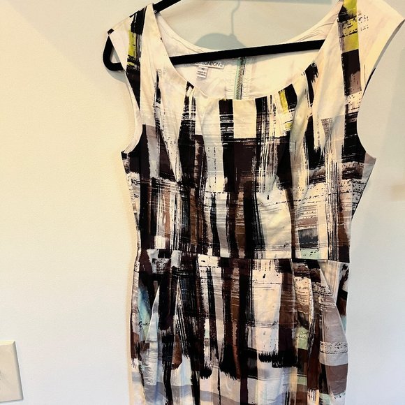 Maggy London Dresses & Skirts - Maggy London Sleeveless Abstract Dress with Pockets